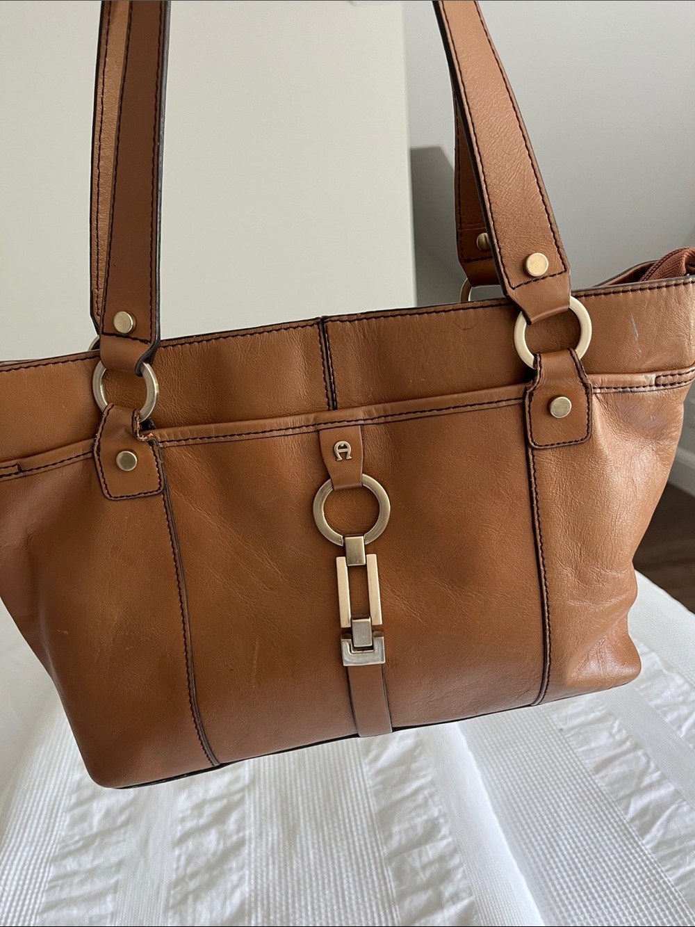 Etienne Aigner vintage Tan Shoulder Bag with Gold Hardware - Picture 10 of 11
